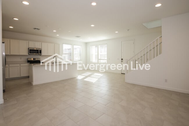 Building Photo - 10138 E Ulysses Ave