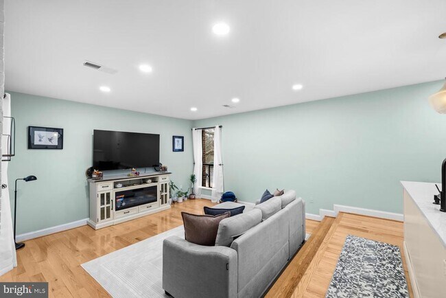 Building Photo - 9820 Georgia Ave