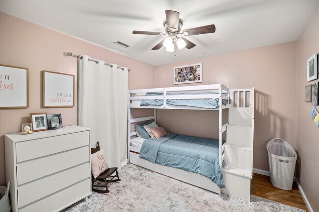 Building Photo - 2213 Green Trails Dr