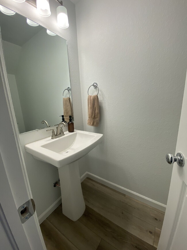 Building Photo - 3 bedroom - Shady Ridge