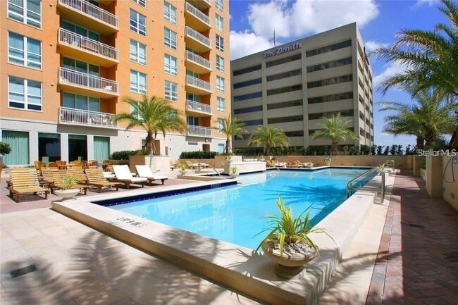 Building Photo - 1350 Main St