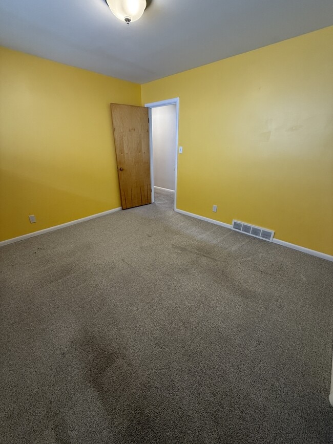 Building Photo - 3201 7th Ave S