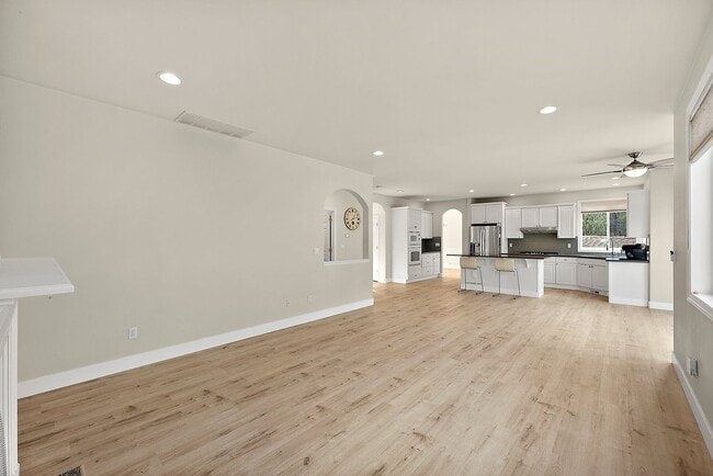 Building Photo - Immaculate 4-Bed Federal Way Home | Smart Tech, Tesla Charger, & Near JBLM!