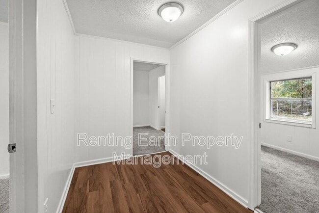 Building Photo - 2113 Rambow Ave SW