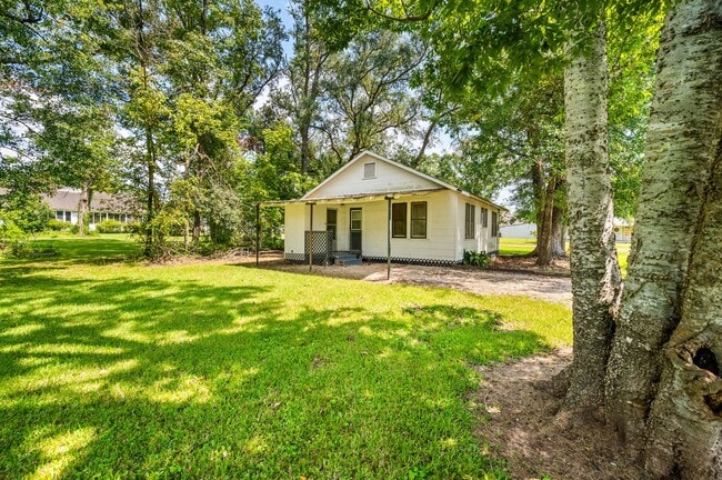 Building Photo - Charming 2 Bedroom 1 Bath In Boyce!