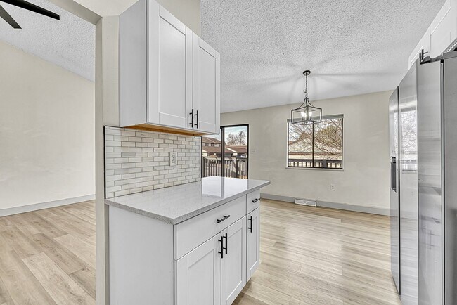Building Photo - Bright & Updated 3-Bedroom Townhome in Desirable Cherry Creek School District