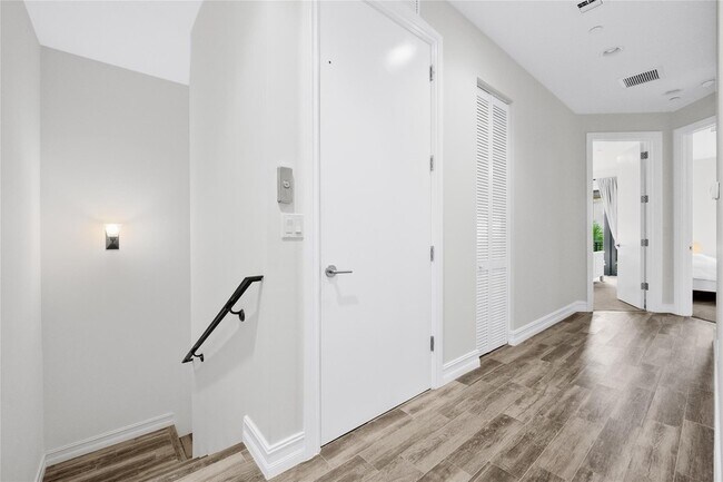 Building Photo - 105 Isle of Venice Dr