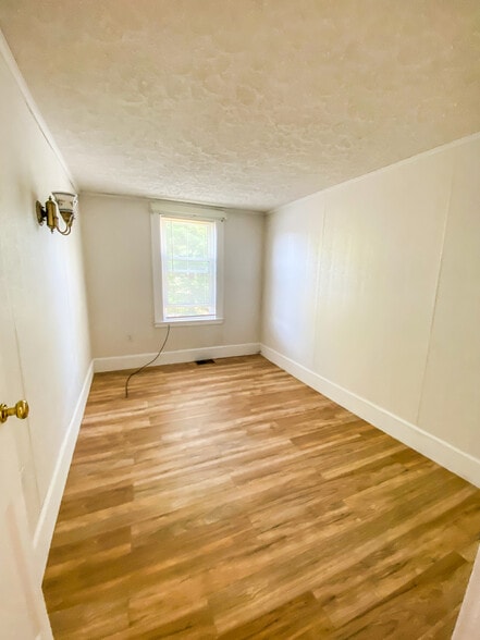 Building Photo - 8 Howe St