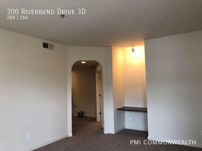 Building Photo - 300 Riverbend Dr