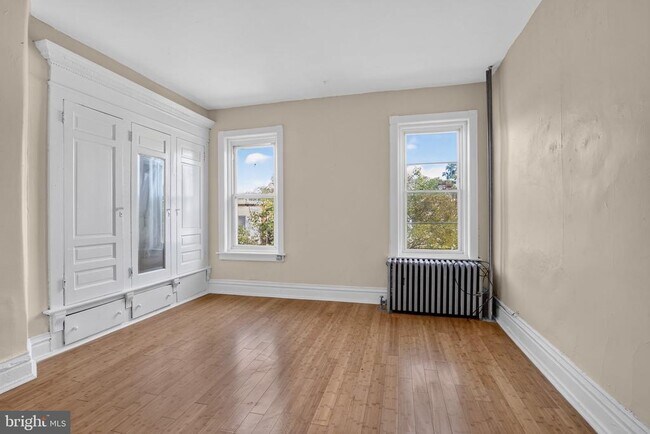 Building Photo - 4947 Catharine St