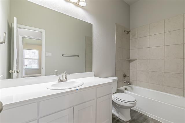 Building Photo - 422 Oleander Dr