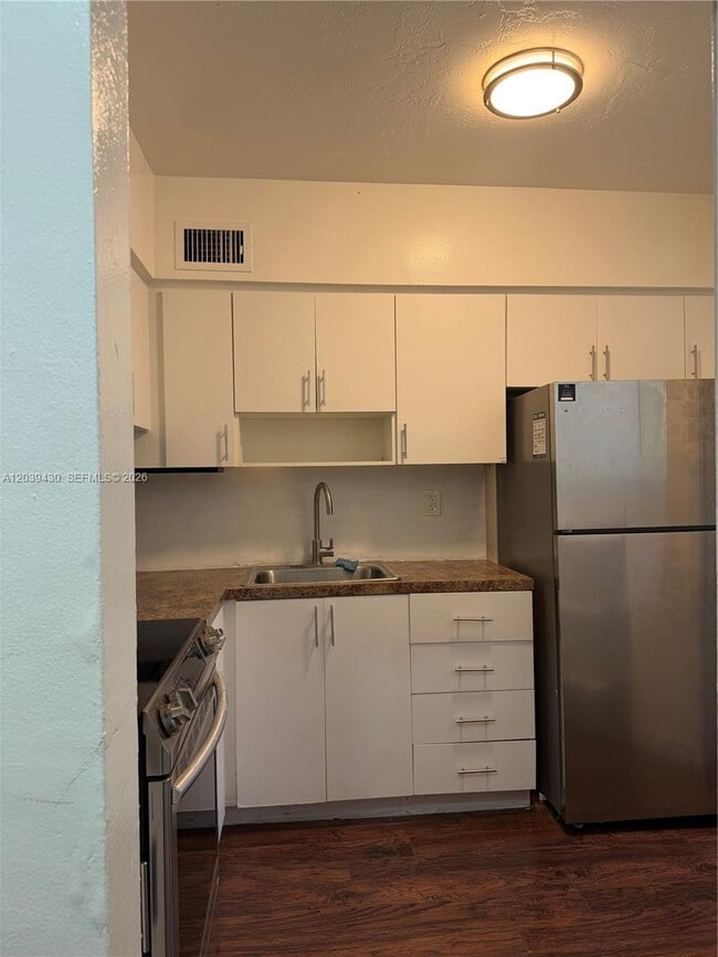 Building Photo - 1667 NE Miami Gardens Dr