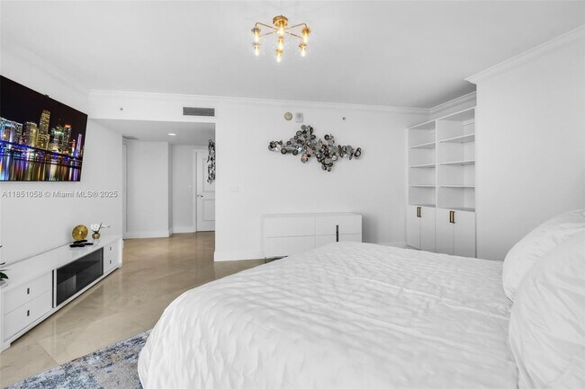Building Photo - 3101 S Ocean Dr