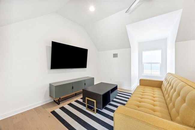 Building Photo - 1034 Grant Wood Ave