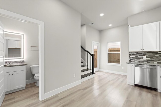 Building Photo - 3111 Shelby Cir