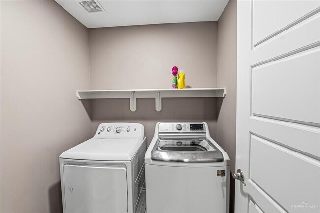 Building Photo - 19 Grand Canyon St