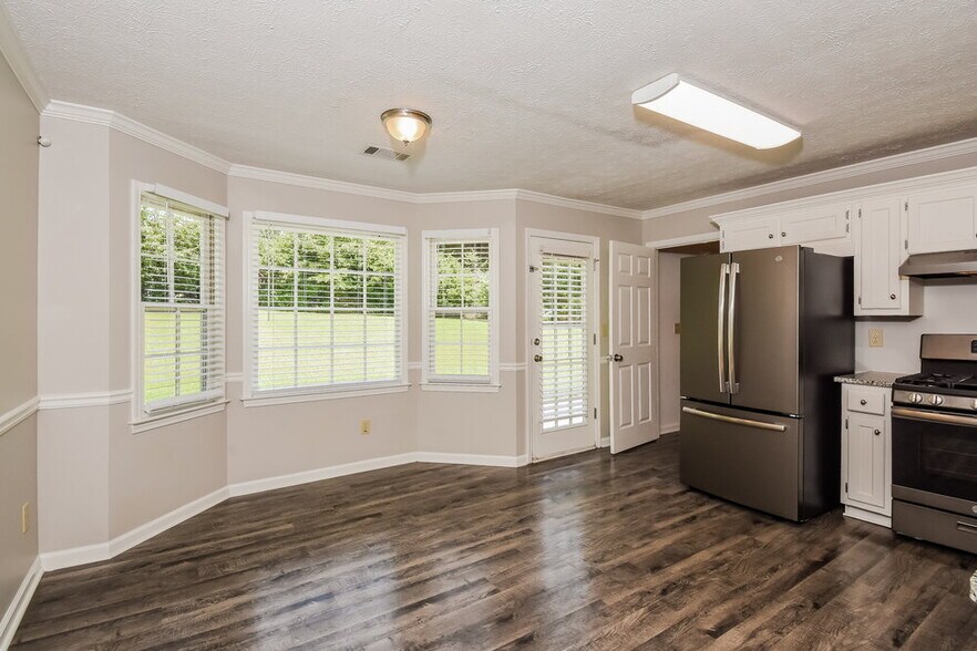 Building Photo - 1290 Shamrock Hill Cir