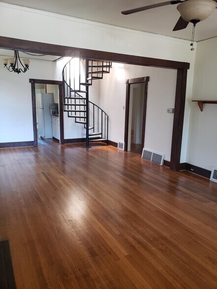 Building Photo - 371 Corona St