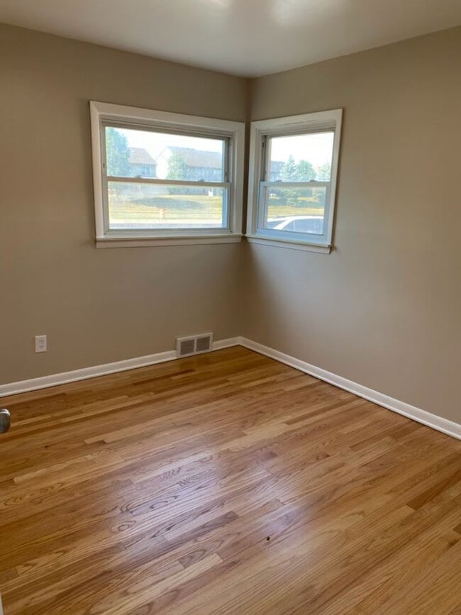 Building Photo - 5311 E Thirteen Mile Rd