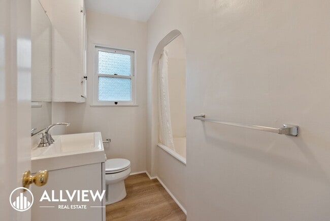 Building Photo - Charming 3 Bedroom 1 Bath Costa Mesa Bungalow