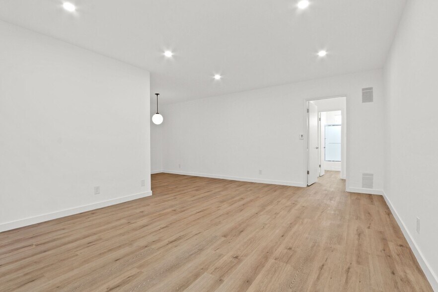 Building Photo - 943 6th St