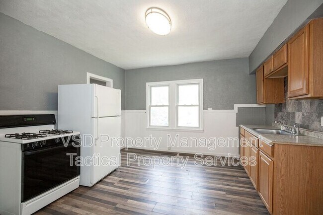 Building Photo - 6924 Claasen Ave