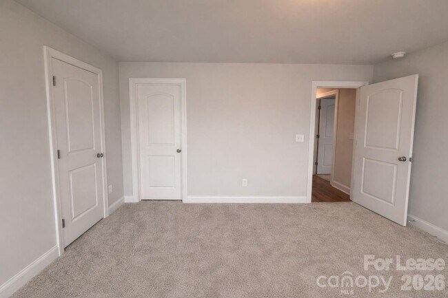 Building Photo - 1211 Ashe Mdw Dr