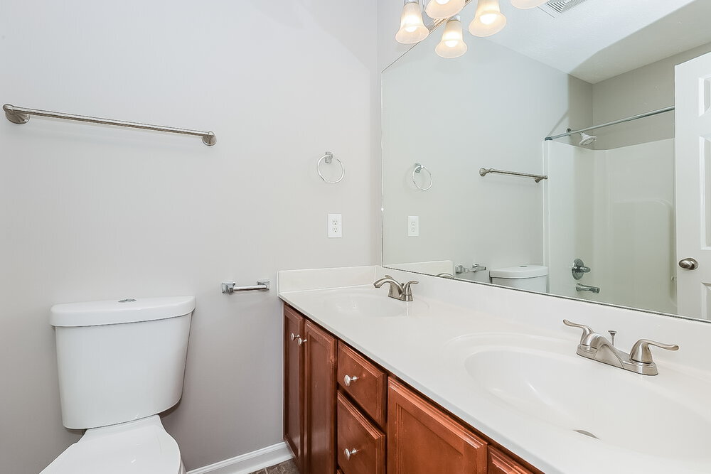 Building Photo - 117 Lyndhurst Dr