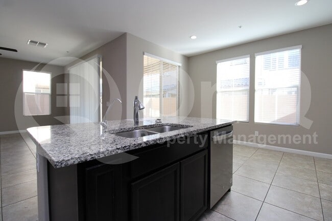 Building Photo - 1255 N Arizona Ave