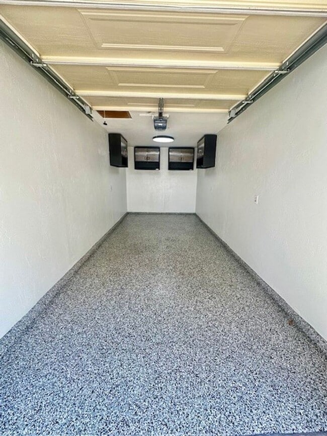 Building Photo - 2 Bedroom, 2 Bathroom Condo for Rent – Che...