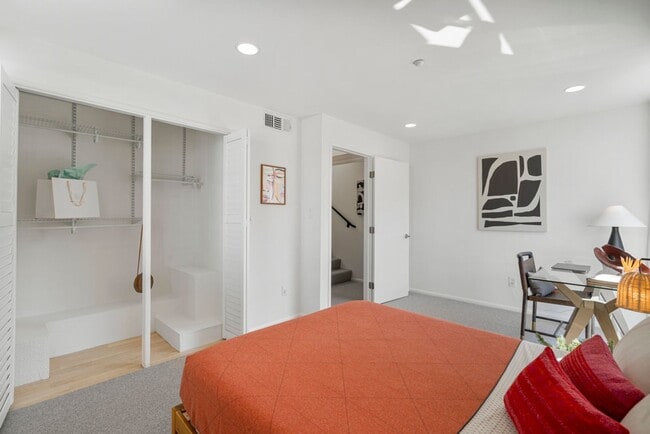 Building Photo - 1364 Powell St