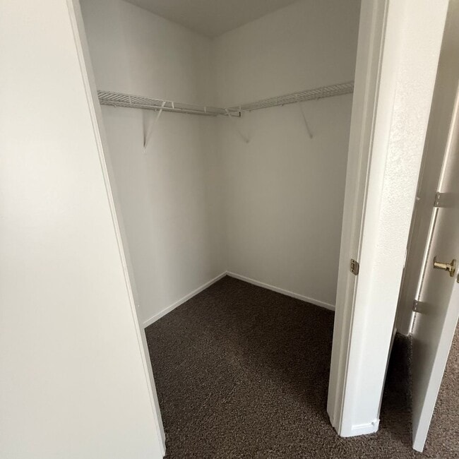Building Photo - 2 bedroom/2 bathroom condo on the 1 st floor