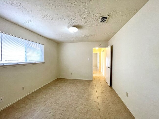 Building Photo - 4502 Mossygate Dr