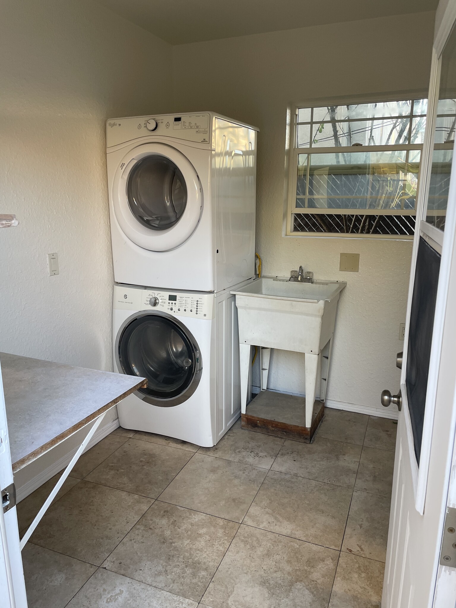 Laundry room - 4659 34th St