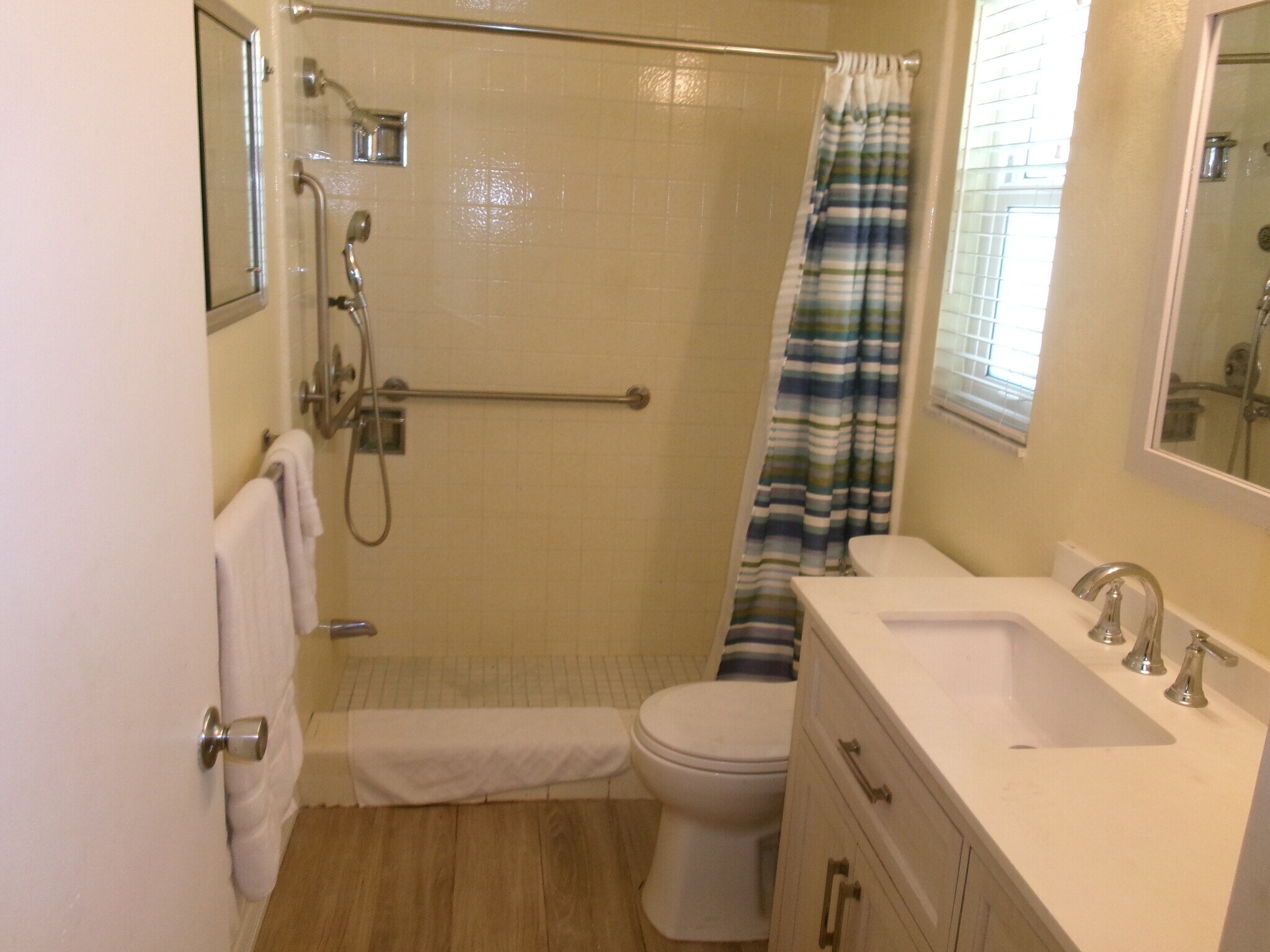 Building Photo - 1870 Mid Ocean Cir