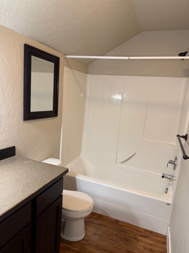 Building Photo - 5 bed/ 4 Bath Townhome in Cheney