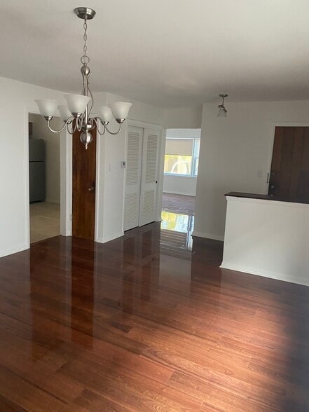 Building Photo - 6542 N Mozart St