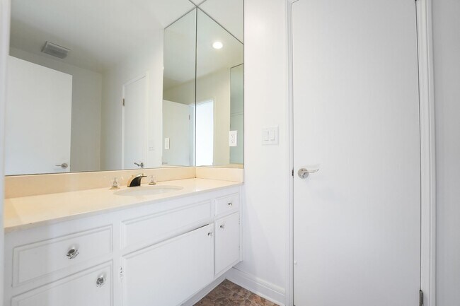 Building Photo - This stunning 5 Bed / 3 Bath Home South of Ventura Boulevard with pool and panoramic views is now...