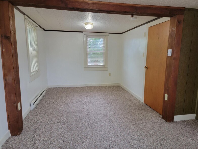 Building Photo - 611 Square St