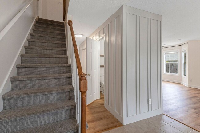 Building Photo - Farmhouse-Style Home Minutes from the Water | No HOA