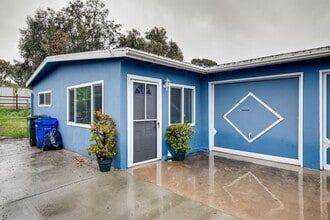 Building Photo - 2 Bedroom/1 Bath single story unit in duplex for rent in Encinitas! Water Included! Call for deta...
