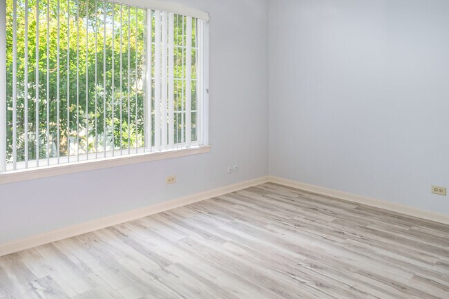 Building Photo - 3083 Anton Dr