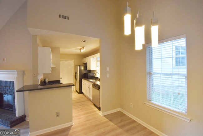 Building Photo - 571 N Fairfield Dr