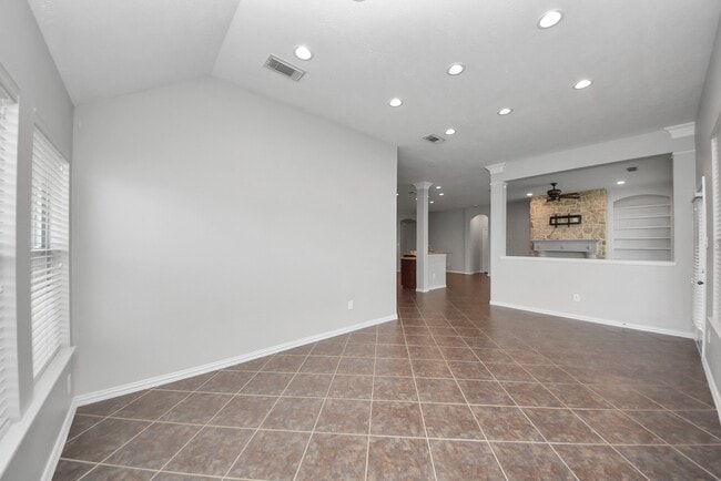 Building Photo - 18403 Sierra Falls Ct