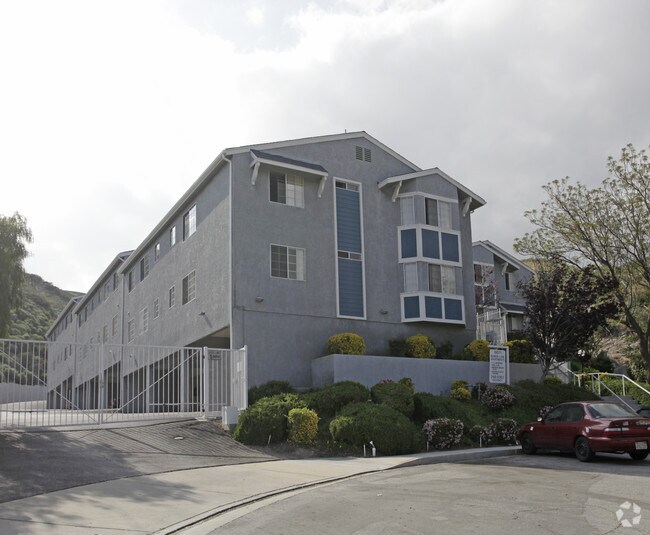 Primary Photo - Beneda Lane Apartments