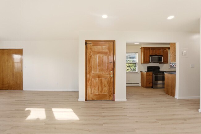 Building Photo - 576 Ave E