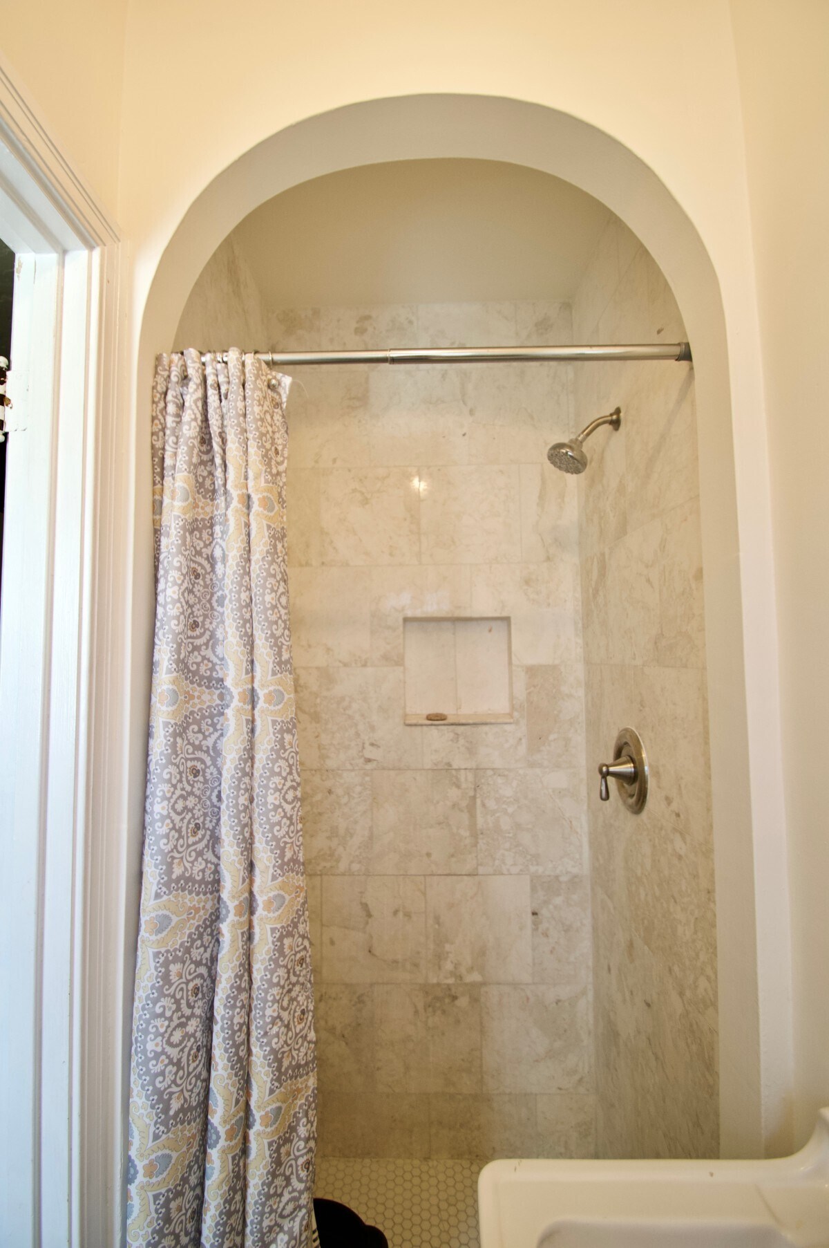 small master bath shower - 4770 Bancroft St
