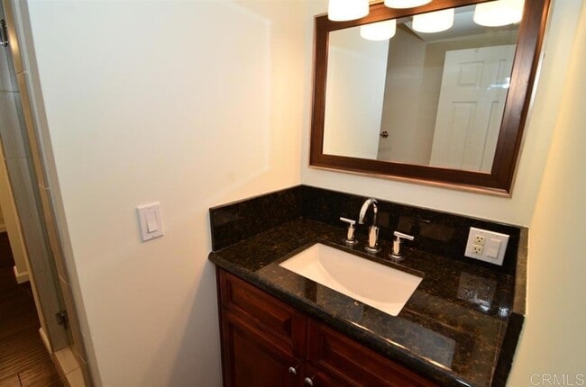 Building Photo - 4637 Park Dr