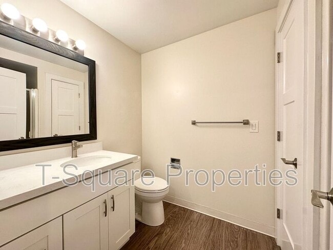 Building Photo - 325 5th Ave S