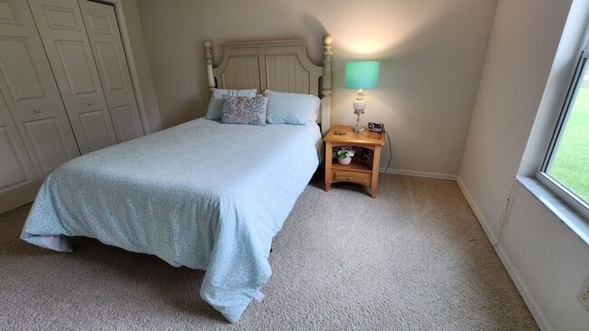 Building Photo - M916 Eastmont (VNSW-18/10)